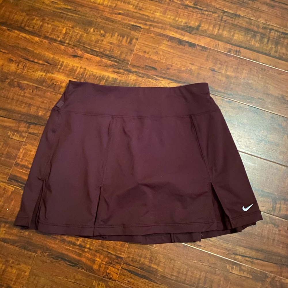 Women’s Nike dri-fit tennis skirt
